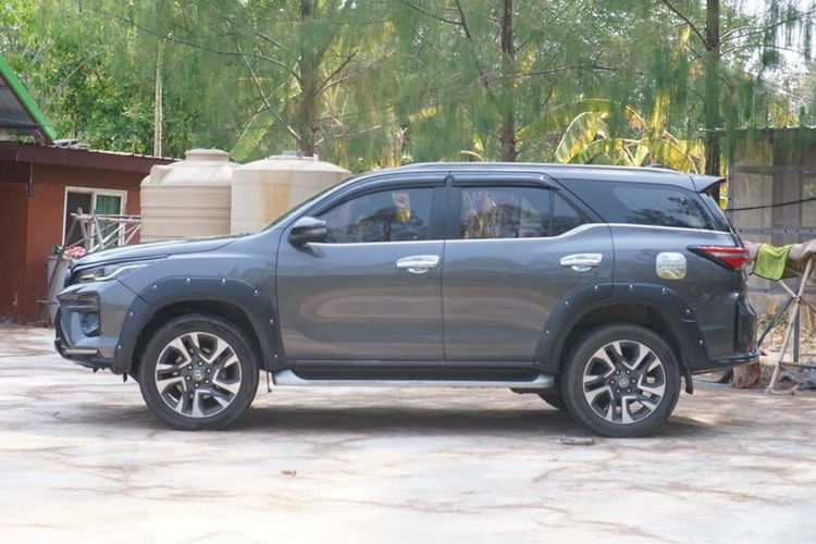 Toyota Fortuner 2021 2.4 G Van ดีเซล ไม่ติดแก๊ส เกียร์อัตโนมัติ เทา รูปที่ 2