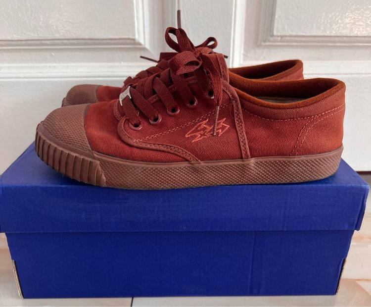 น้ำตาล UK 4.5 | EU 37 1/3 | US 5 Breaker รองเท้าผ้าใบนักเรียนชาย