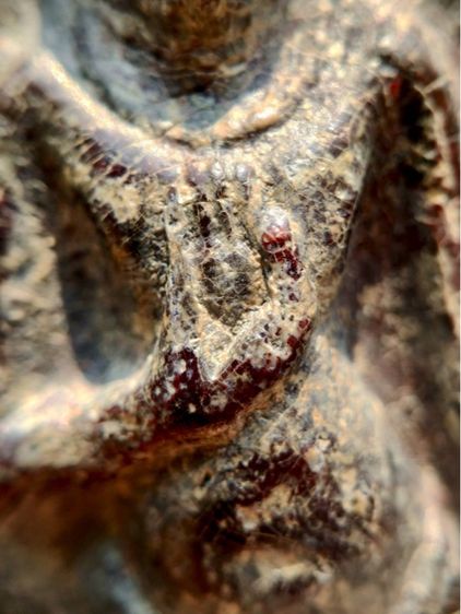 พระร่วงหลังรางปืน พิมนิยม กรุวัดพระศรีรัตนมหาธาตุราชวรวิหาร  หรือกรุวัดพระปรางค์  สุโขทัย   เนื้อตะกั่วสนิมแดง  รูปที่ 4