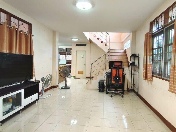 อื่นๆ ไม่มี สร้างเสร็จก่อน 2010 ขาย บ้านเดี่ยว 2 ชั้น ถนนสุขประยูร ใกล้ค่ายทหาร ซอยวัดธรรมนิมิต  รูปที่ 3