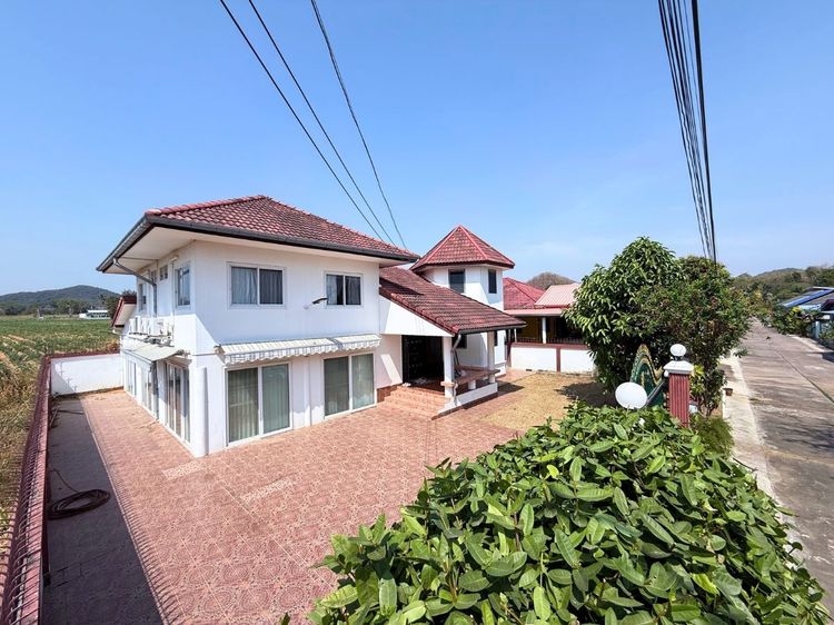 อื่นๆ มีบางส่วน 2012 ขายบ้านเดี่ยว 2 ชั้น หมู่บ้านจันทร์หอม (เขาบายศรี–เขาชีจรรย์) ต.พลูตาหลวง อ.สัตหีบ ใกล้ทะเล – ใกล้สนามบิน – ใกล้แหล่งท่องเที่ยว  รูปที่ 2