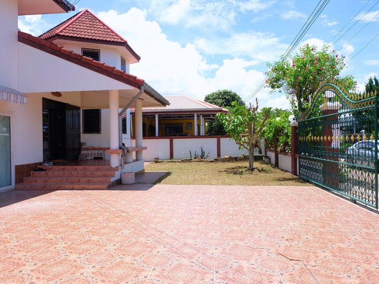 อื่นๆ มีบางส่วน 2012 ขายบ้านเดี่ยว 2 ชั้น หมู่บ้านจันทร์หอม (เขาบายศรี–เขาชีจรรย์) ต.พลูตาหลวง อ.สัตหีบ ใกล้ทะเล – ใกล้สนามบิน – ใกล้แหล่งท่องเที่ยว  รูปที่ 3