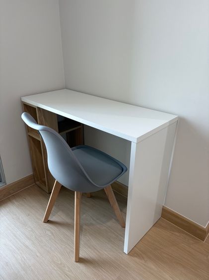 โต๊ะทำงานและเก้าอี้