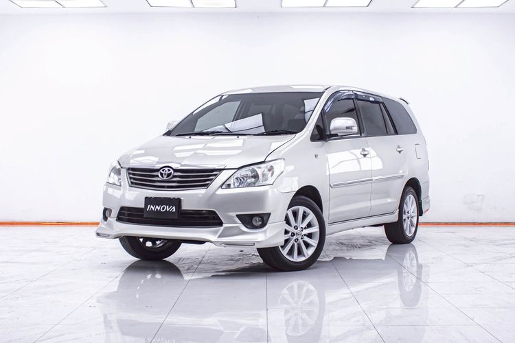 รถ Toyota Innova 2.0 G สี เทา