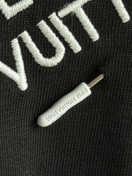 เสื้อยืดLแขนสั้นสีดำV รูปที่ 4