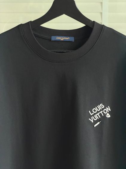 เสื้อยืดLแขนสั้นสีดำV รูปที่ 2