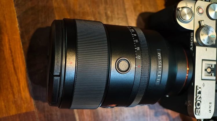 เลนส์ถ่ายไกล Sony 135mm F1.8 GM SEL135F18GM สภาพเหมือนใหม่ พึ่งซื้อ ขายเพราะไม่ได้ใช้ครับ