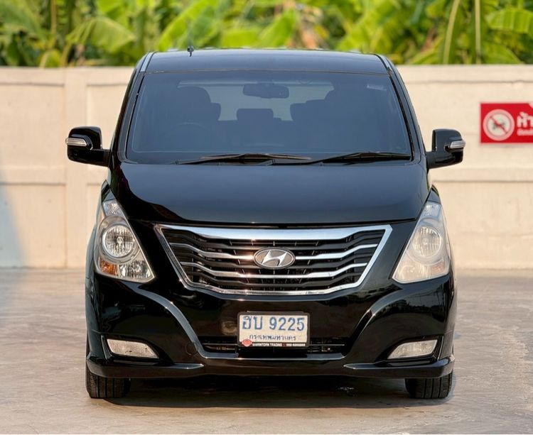 Hyundai H-1  2012 2.5 Deluxe Van ดีเซล ไม่ติดแก๊ส เกียร์อัตโนมัติ ดำ รูปที่ 2