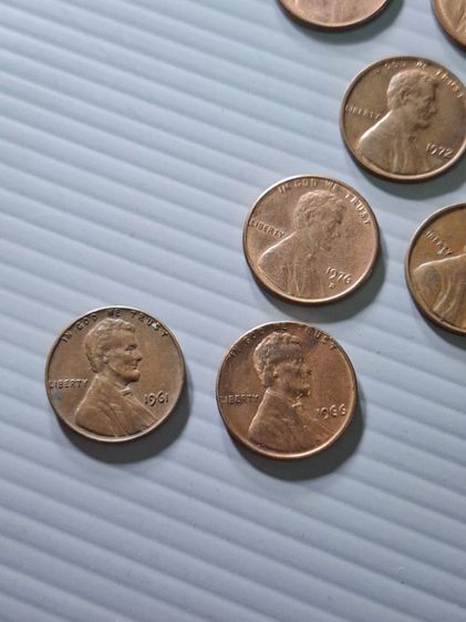 ให้หมดนี่เลยครับ ซื้อพระแล้วได้ติดมา เหรียญเงินตราต่างประเทศ(เก่า) จากหลายประเทศ ส่วนใหญ่เป็นเหรียญยุคเก่า ก่อนปีค.ศ.2,000 ครับ หมดนี้ 650 ฿ รูปที่ 4