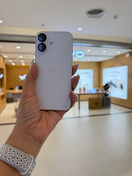 256 GB iPhone 17 สีขาว 256 ประกันศูนย์หมดเดือนกุมภาพันธ์ปีหน้า แบต 100