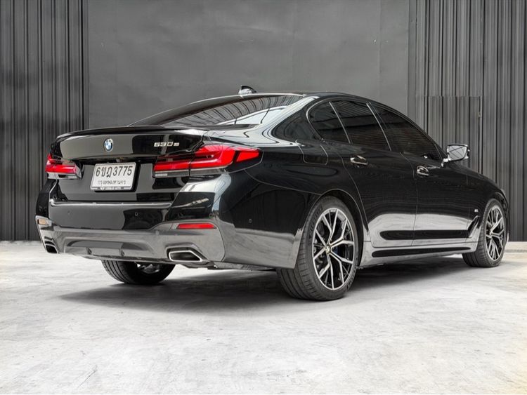 BMW Series 5 2021 530e Sedan ปลั๊กอินไฮบริด (PHEV) เกียร์อัตโนมัติ ดำ รูปที่ 2