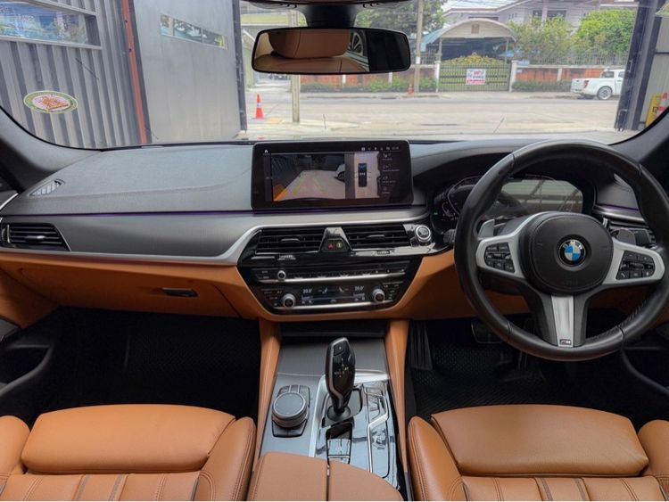 BMW Series 5 2021 530e Sedan ปลั๊กอินไฮบริด (PHEV) เกียร์อัตโนมัติ ดำ รูปที่ 4