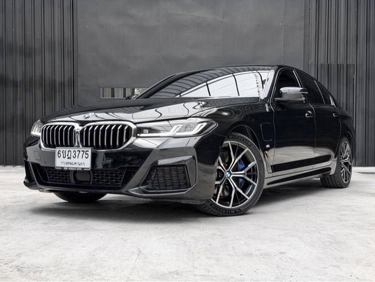 BMW Series 5 2021 530e Sedan ปลั๊กอินไฮบริด (PHEV) เกียร์อัตโนมัติ ดำ