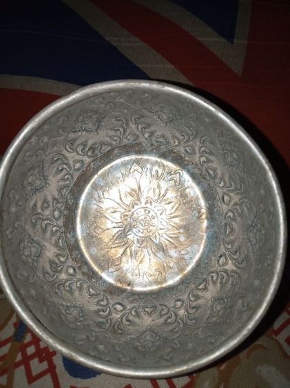 ขันเงิน ขันทองเหลื่อง ช้อนทองเหลื่องของเก่าโบราณท่านใดต้องการซื้อเก็บสะสมไว้ติดต่อสอบถามได้จร้า