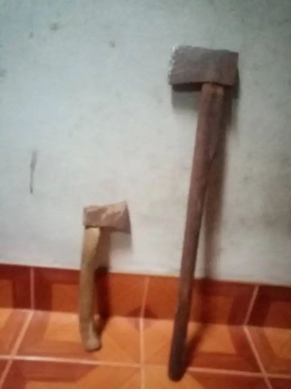 มีดพร้ากัน ขวานของเก่าโบราณรุ่นปู่ย่าของสะสมที่หาได้อยากท่านใดต้องการซื้อเก็บไว้สะสมติดต่อสอบถามได้จร้า รูปที่ 2