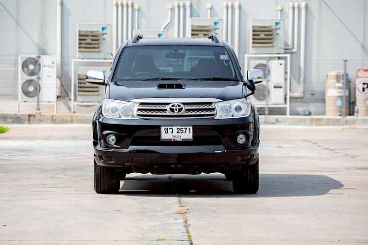 Toyota Fortuner 2011 3.0 V Utility-car ดีเซล เกียร์อัตโนมัติ ดำ รูปที่ 2