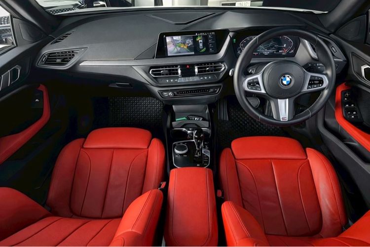 BMW Series 2 2023 220i Sedan เบนซิน ไม่ติดแก๊ส เกียร์อัตโนมัติ ขาว รูปที่ 4