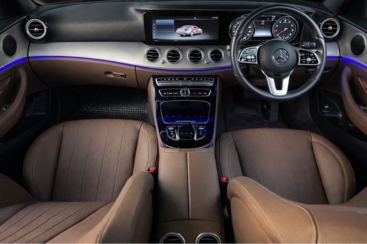 Mercedes-Benz E-Class 2019 E350e Sedan ปลั๊กอินไฮบริด (PHEV) ไม่ติดแก๊ส เกียร์อัตโนมัติ ขาว รูปที่ 4