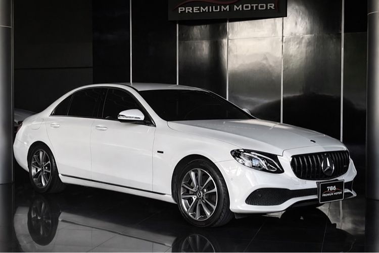 รถ Mercedes-Benz E-Class E350e สี ขาว