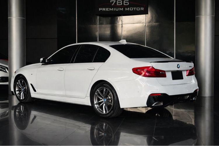 BMW Series 5 2019 520d Sedan ดีเซล ไม่ติดแก๊ส เกียร์อัตโนมัติ ขาว รูปที่ 2