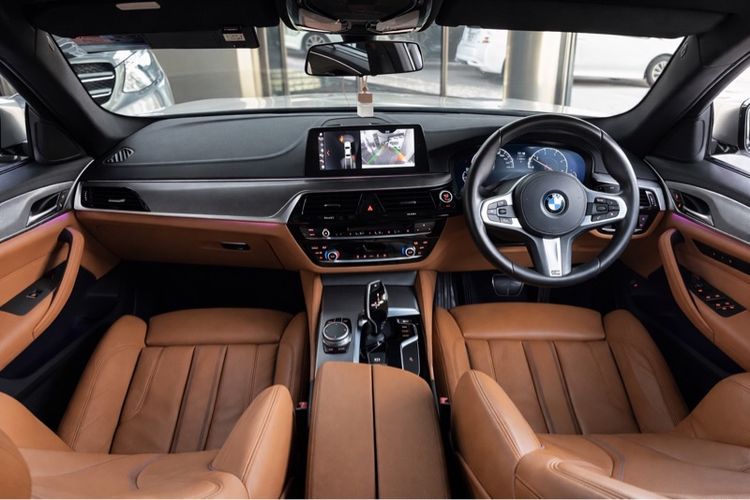 BMW Series 5 2019 520d Sedan ดีเซล ไม่ติดแก๊ส เกียร์อัตโนมัติ ขาว รูปที่ 4