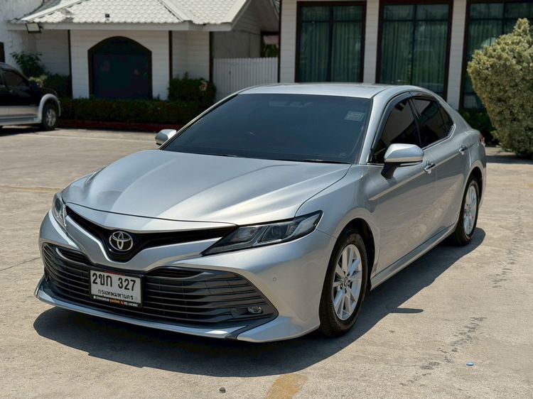 รถ Toyota Camry 2.0 G สี บรอนซ์เงิน