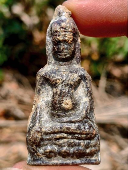 พระหูยาน กรุเก่า กรุวัดพระศรีรัตนมหาธาตุลพบุรี เนื้อชินสนิมแดง 