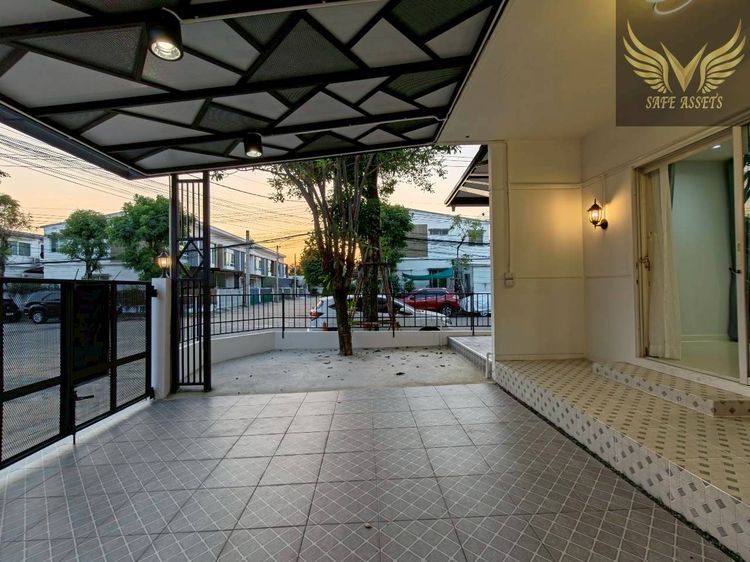 Land and Houses มีบางส่วน 2013 บ้านทาวน์โฮม 2 ชั้นแปลงมุมติดถนนเมน รูปที่ 3