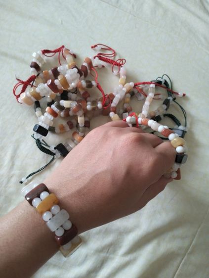 สร้อยข้อมือหยกพม่าแท้หลากสี แบบถักเชือก รูปที่ 6