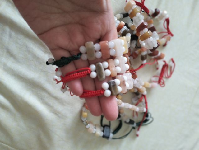 สร้อยข้อมือหยกพม่าแท้หลากสี แบบถักเชือก รูปที่ 5