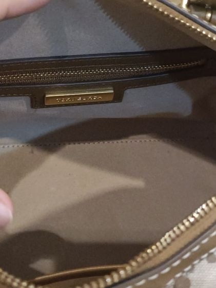 กระเป๋า Tory burch ทรงหมอน ขนาด 10 นิ้ว ของแท้ ใช้งานแค่ครั้งเดียว รูปที่ 4