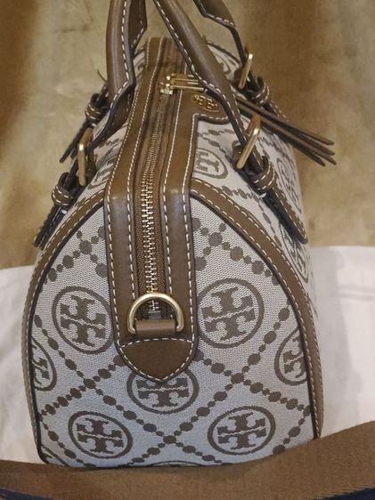 กระเป๋า Tory burch ทรงหมอน ขนาด 10 นิ้ว ของแท้ ใช้งานแค่ครั้งเดียว รูปที่ 3