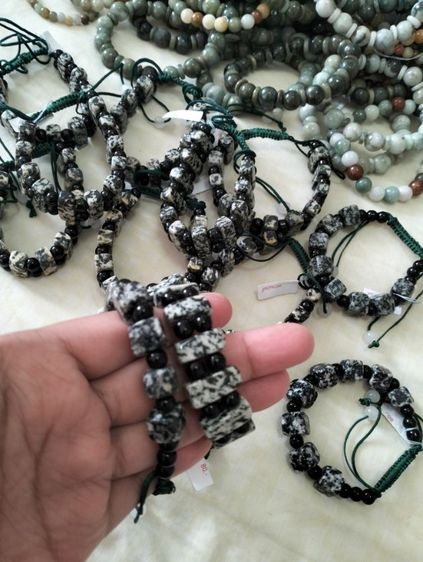 สร้อยข้อมือหยกพม่าแท้แบบถักเชือก