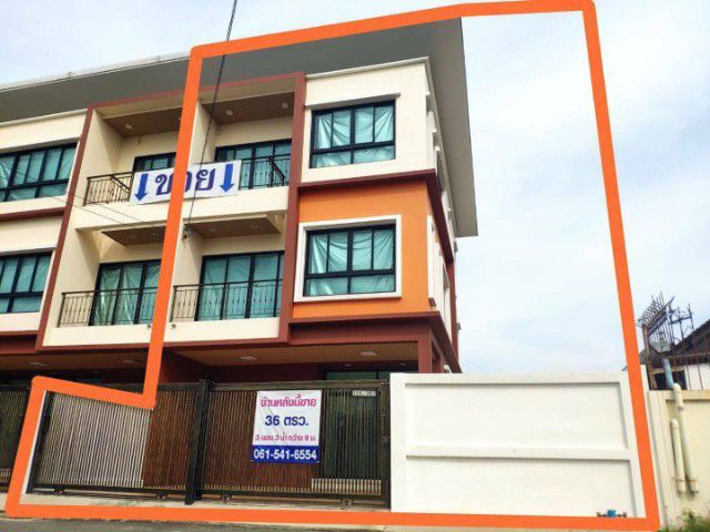 ทาวน์โฮม 3 ชั้น สร้างใหม่ หลังใหญ่ สะดวกสบาย