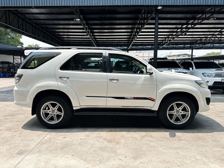 Toyota Fortuner 2011 2.7 V Utility-car เบนซิน LPG เกียร์อัตโนมัติ ขาว รูปที่ 4