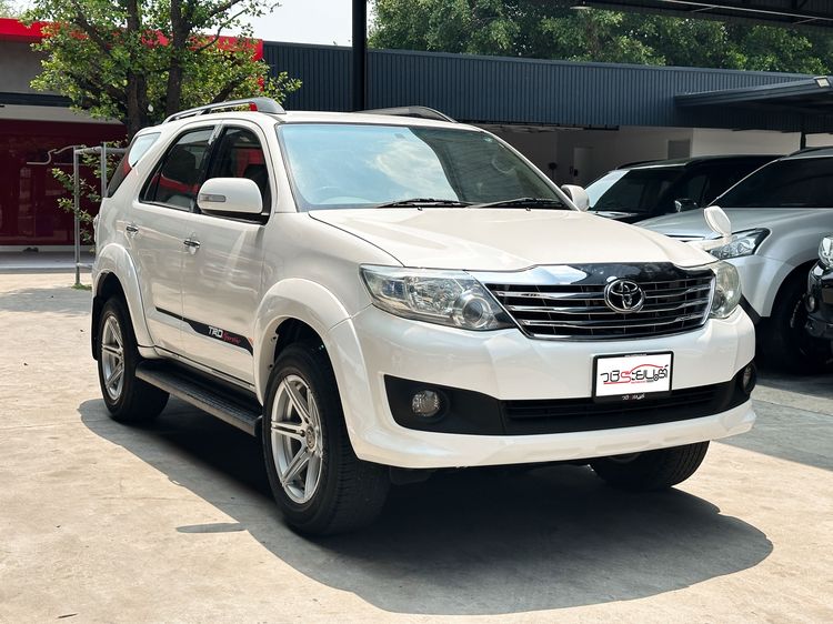 Toyota Fortuner 2011 2.7 V Utility-car เบนซิน LPG เกียร์อัตโนมัติ ขาว รูปที่ 3