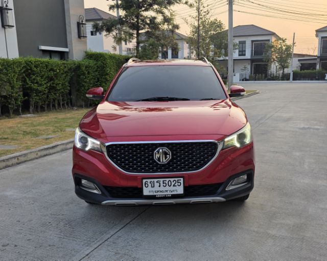 รถ MG ZS 1.5X+ Sunroof สี แดง
