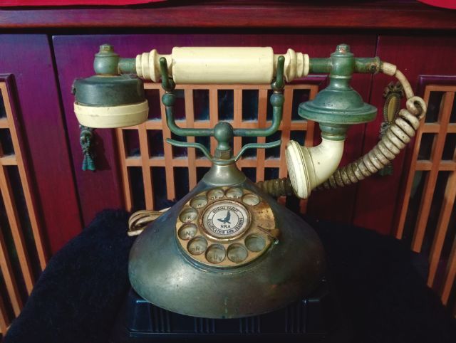 โทรศัพท์หลุยส์แป้นหมุนเก่าโบราณสภาพเยี่ยมเนื้อโลหะ,แม็กเกอร์ไลท์