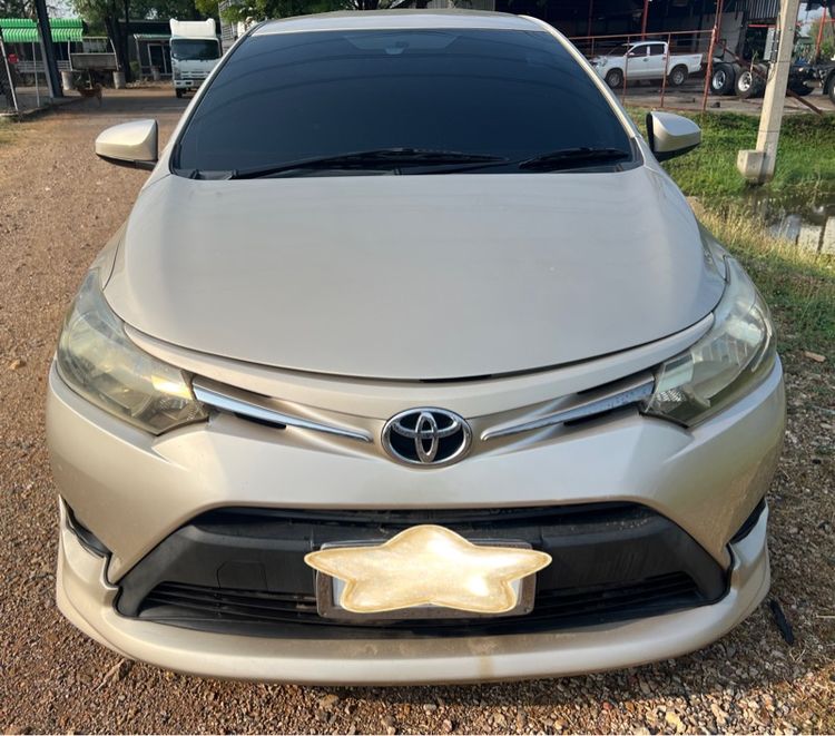 รถ Toyota Vios 1.5 E สี น้ำตาล