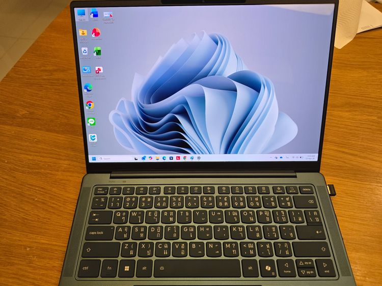 วินโดว์ อื่นๆ อื่นๆ ใช่ Lenovo YOGA Slim 7 14AKP10 (AMD Ryzen AI 7 350)