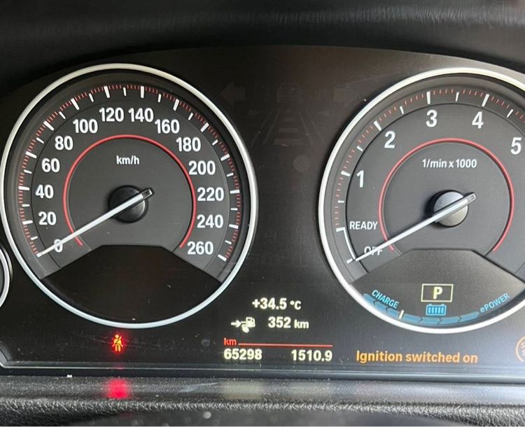 BMW Series 3 2018 330e Sedan ปลั๊กอินไฮบริด (PHEV) ไม่ติดแก๊ส เกียร์อัตโนมัติ ขาว รูปที่ 4