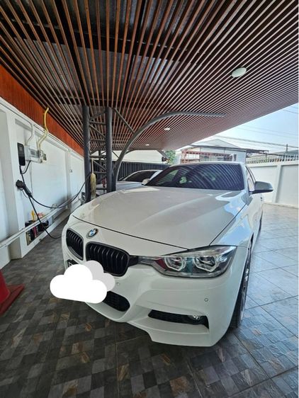 รถ BMW Series 3 330e สี ขาว