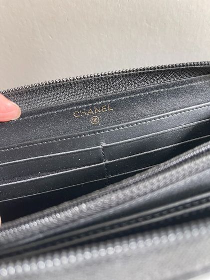 พร้อมส่ง 🔥SALE 19999🔥 เท Used good ถูกมาก กระเป๋าสตางค์ใบยาวซิปรอบ Holo 22 สีดำ หายาก รูปที่ 6