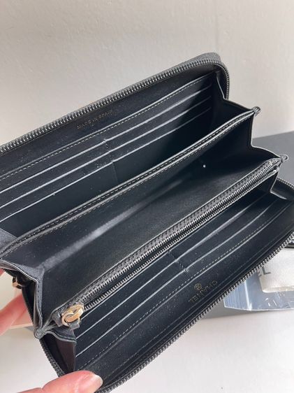 พร้อมส่ง 🔥SALE 19999🔥 เท Used good ถูกมาก กระเป๋าสตางค์ใบยาวซิปรอบ Holo 22 สีดำ หายาก รูปที่ 2