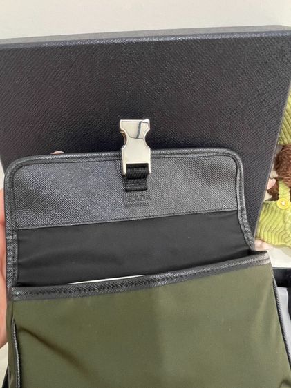 พร้อมส่ง 🔥Sale 19,999🔥 เทUsed Like New ราคาช็อปตอนนี้ 42500 Prada Re Nylon and Saffiano leather smartphone case ปี 23 Microchip  รูปที่ 10