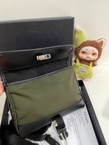 พร้อมส่ง 🔥Sale 19,999🔥 เทUsed Like New ราคาช็อปตอนนี้ 42500 Prada Re Nylon and Saffiano leather smartphone case ปี 23 Microchip  รูปที่ 3