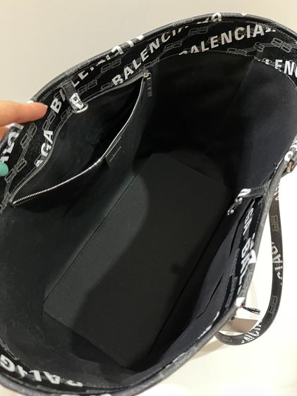 พร้อมส่ง 🔥Sale 18999🔥 เท ถูกตาแตก Kept Unused Balenciaga Large Monogram Signature Shopping ปี 22 ใบใหญ่ รูปที่ 3