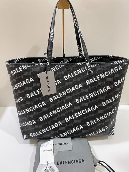 พร้อมส่ง 🔥Sale 18999🔥 เท ถูกตาแตก Kept Unused Balenciaga Large Monogram Signature Shopping ปี 22 ใบใหญ่