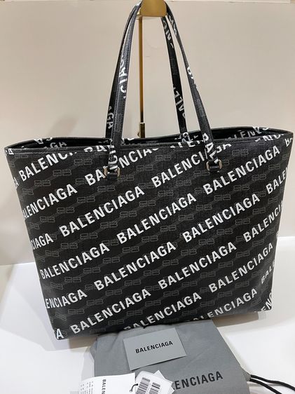 พร้อมส่ง 🔥Sale 18999🔥 เท ถูกตาแตก Kept Unused Balenciaga Large Monogram Signature Shopping ปี 22 ใบใหญ่ รูปที่ 2