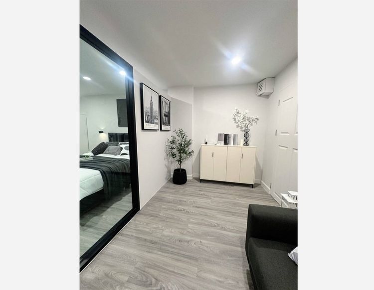 ไม่อนุญาต ตกแต่งครบ ขาย รัชดาซิตี้ คอนโด ใกล้ MRT ห้วยขวาง 300 เมตร ขนาด 33 ตารางเมตร ชั้น7 ตกแต่งใหม่พร้อมเข้าอยู่ รูปที่ 3